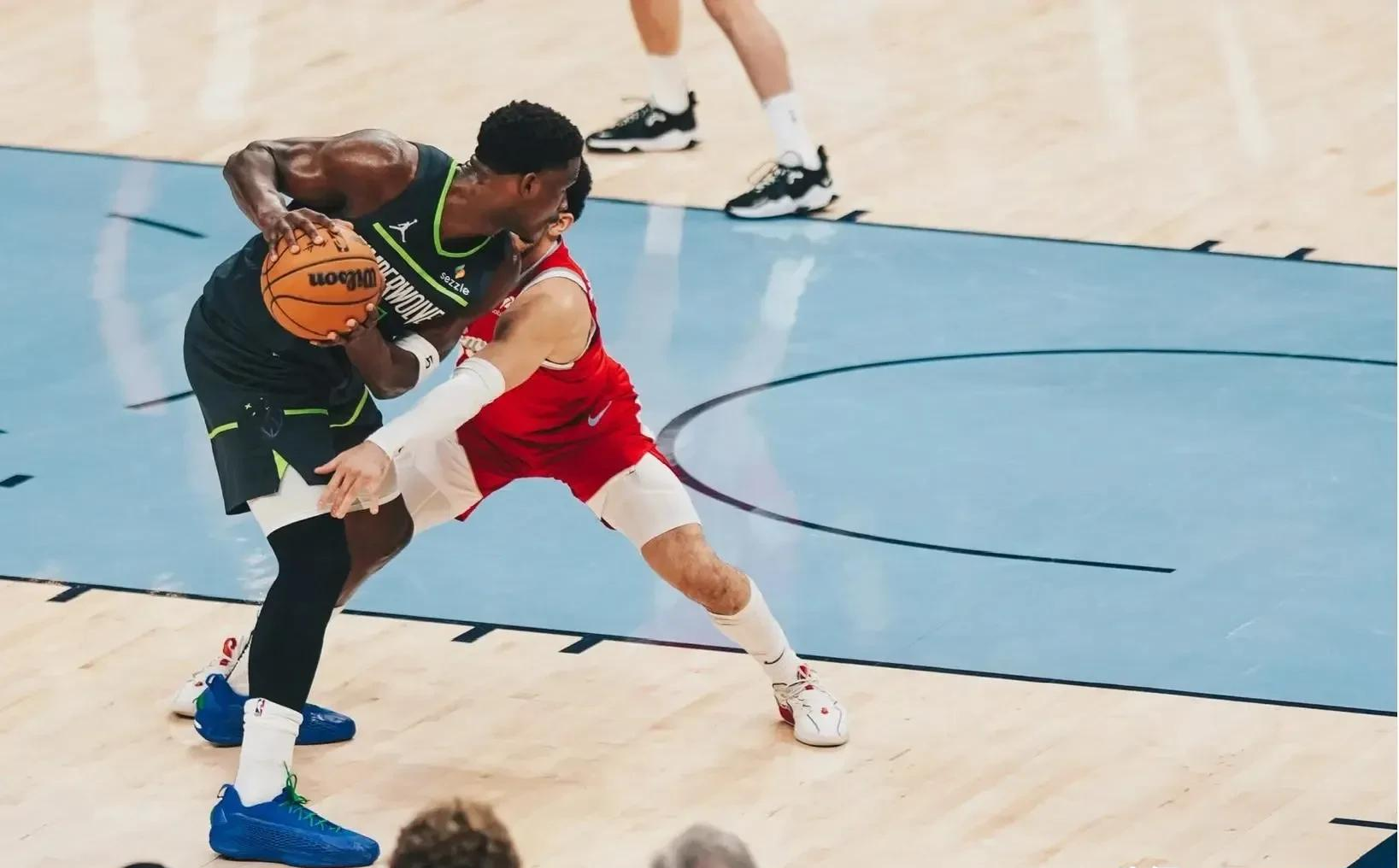 掘金翻盘灰熊，拉文统治全场