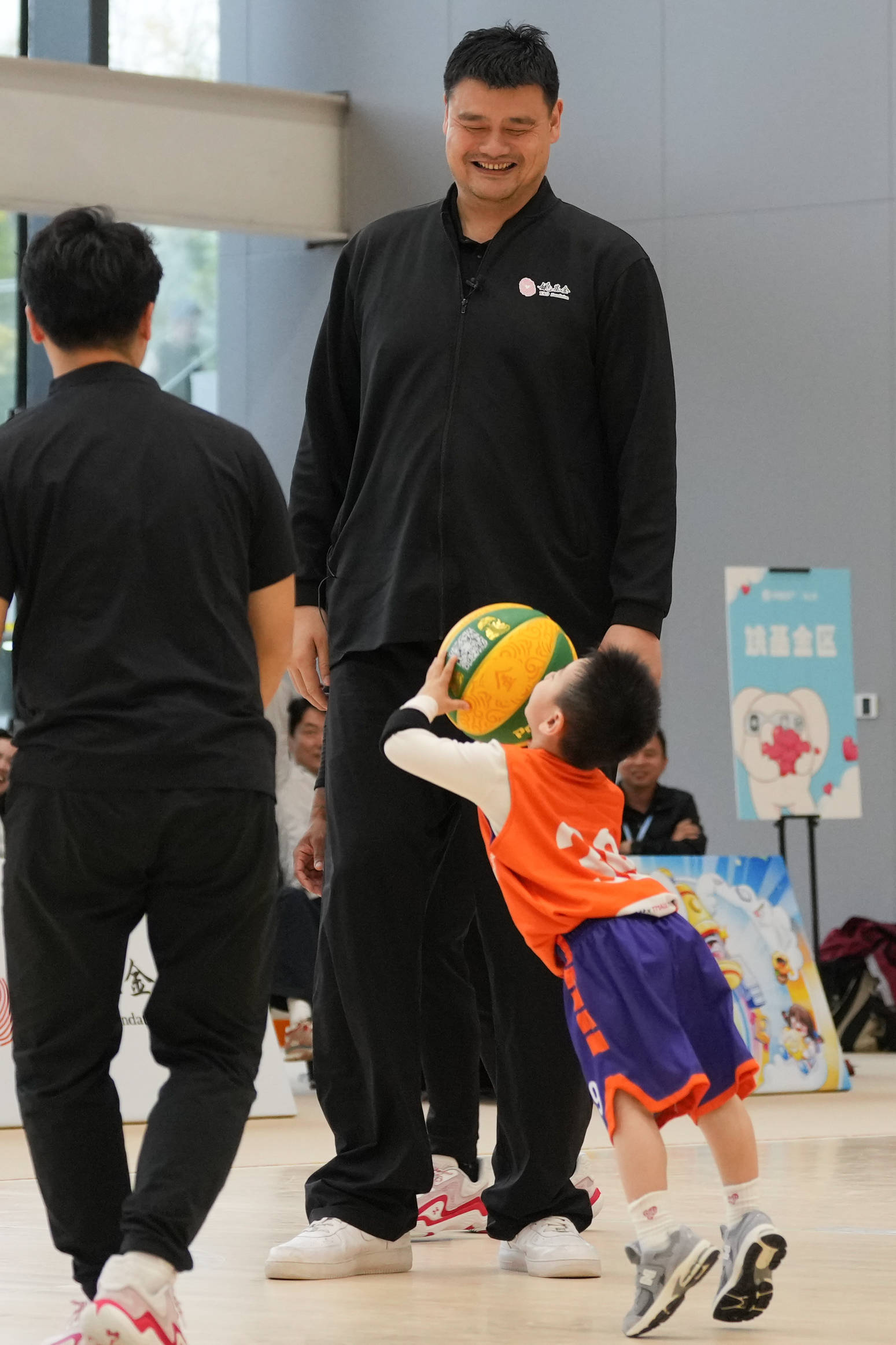 开云体育中国-篮球球员大咖集结为慈善比赛