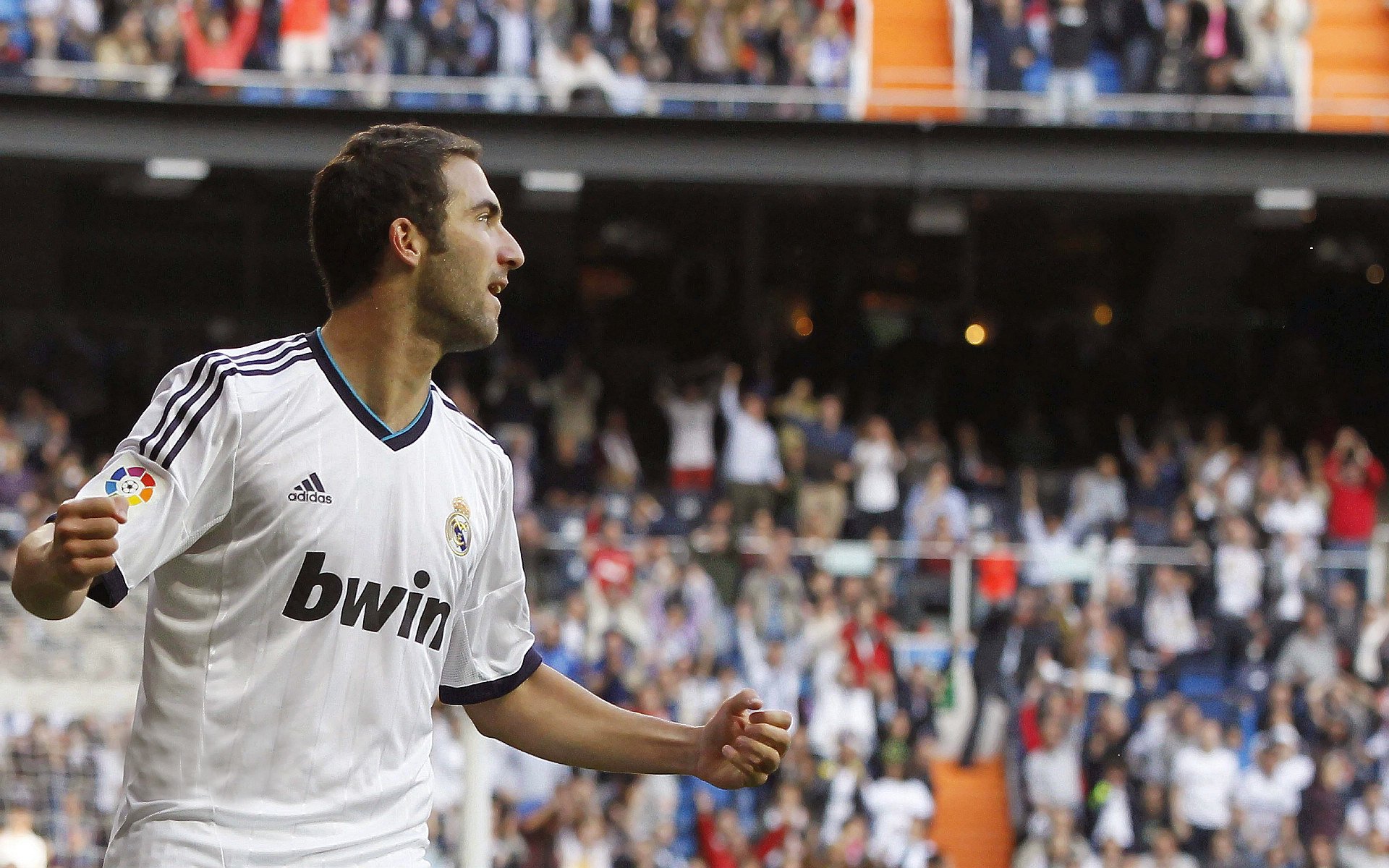 开云体育直播-阿劳霍完美防线筑起胜利之基，巴西力克喀麦隆展现冠军底蕴