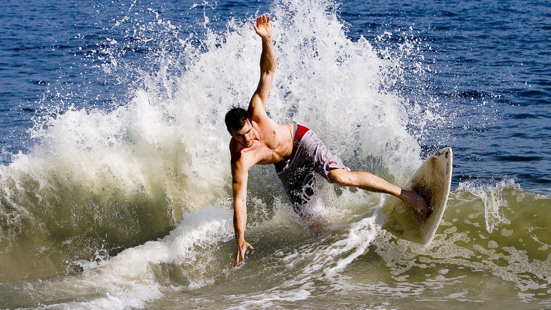 戈贝尔存在感拉满，深圳队收割老鹰的战术启示